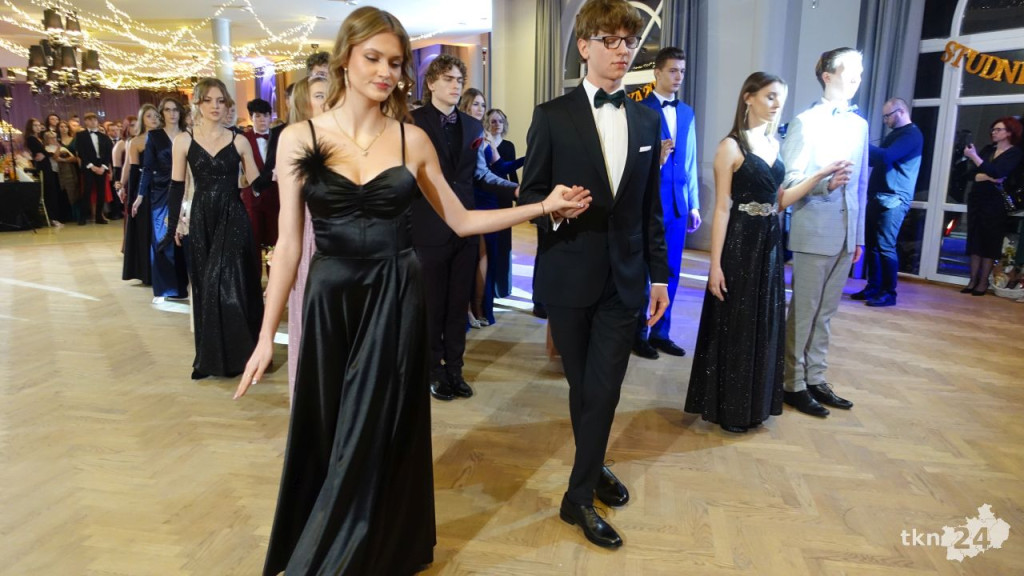 Bal na 200 osób. Wspaniała studniówka Nowego Ogólniaka [wideo, foto]