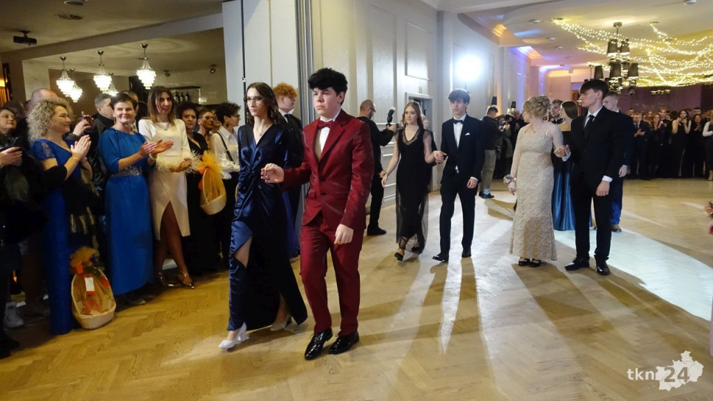 Bal na 200 osób. Wspaniała studniówka Nowego Ogólniaka [wideo, foto]