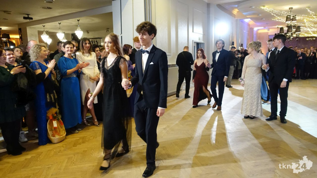 Bal na 200 osób. Wspaniała studniówka Nowego Ogólniaka [wideo, foto]