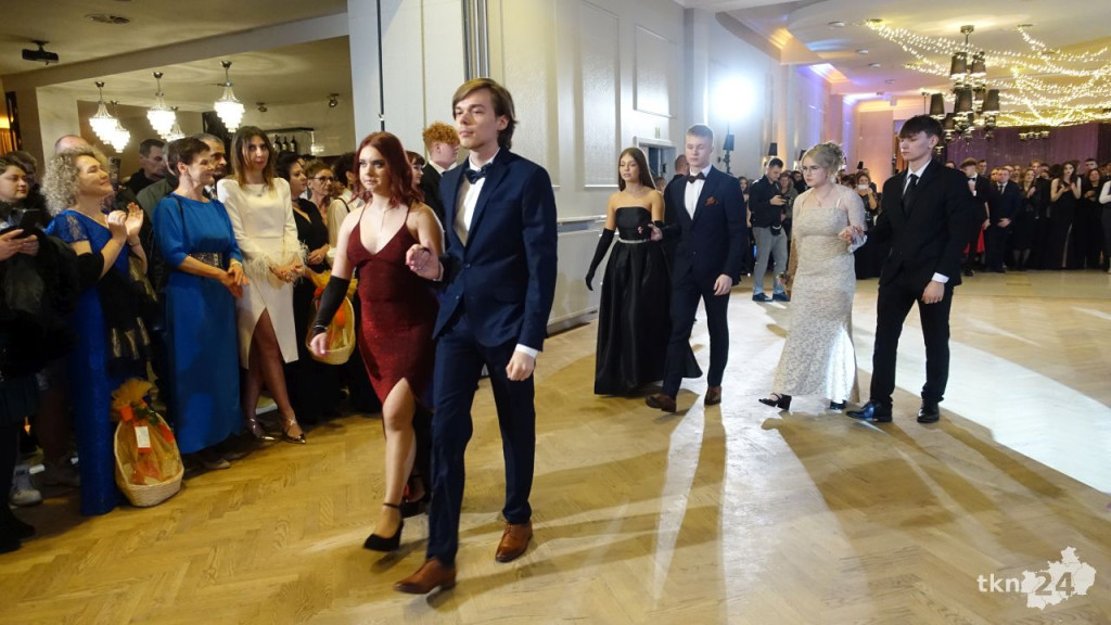 Bal na 200 osób. Wspaniała studniówka Nowego Ogólniaka [wideo, foto]