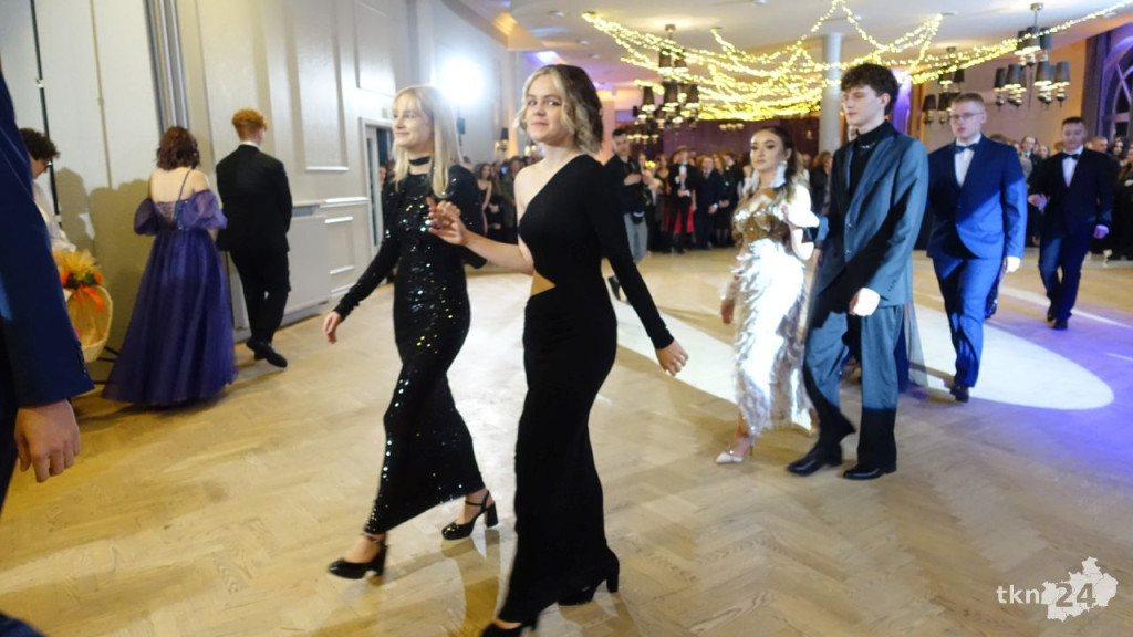 Bal na 200 osób. Wspaniała studniówka Nowego Ogólniaka [wideo, foto]