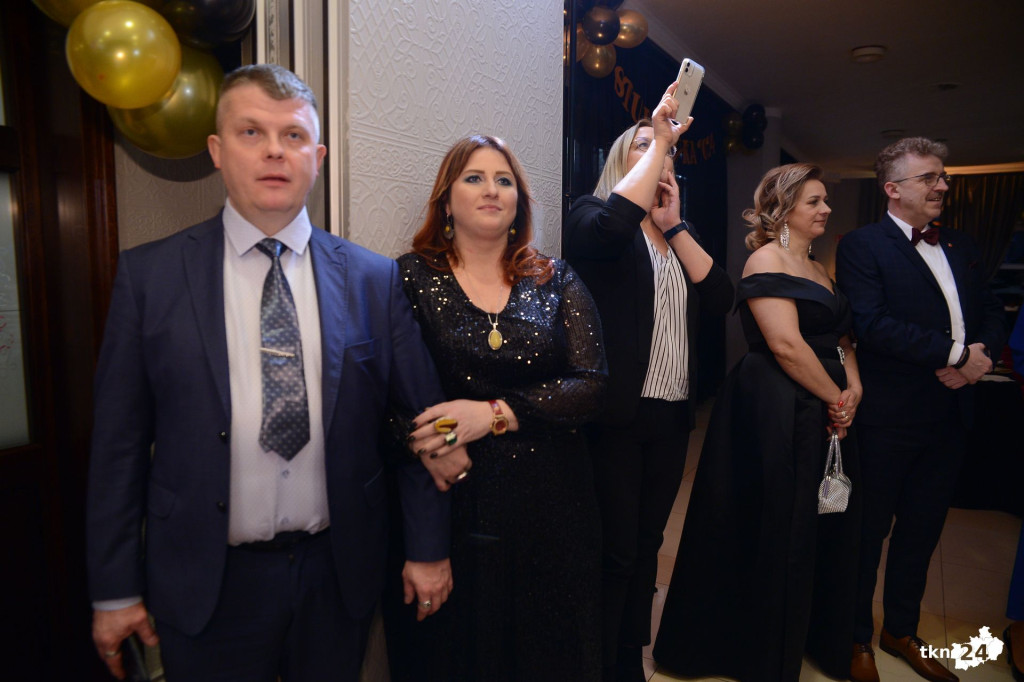 Bal na 200 osób. Wspaniała studniówka Nowego Ogólniaka [wideo, foto]