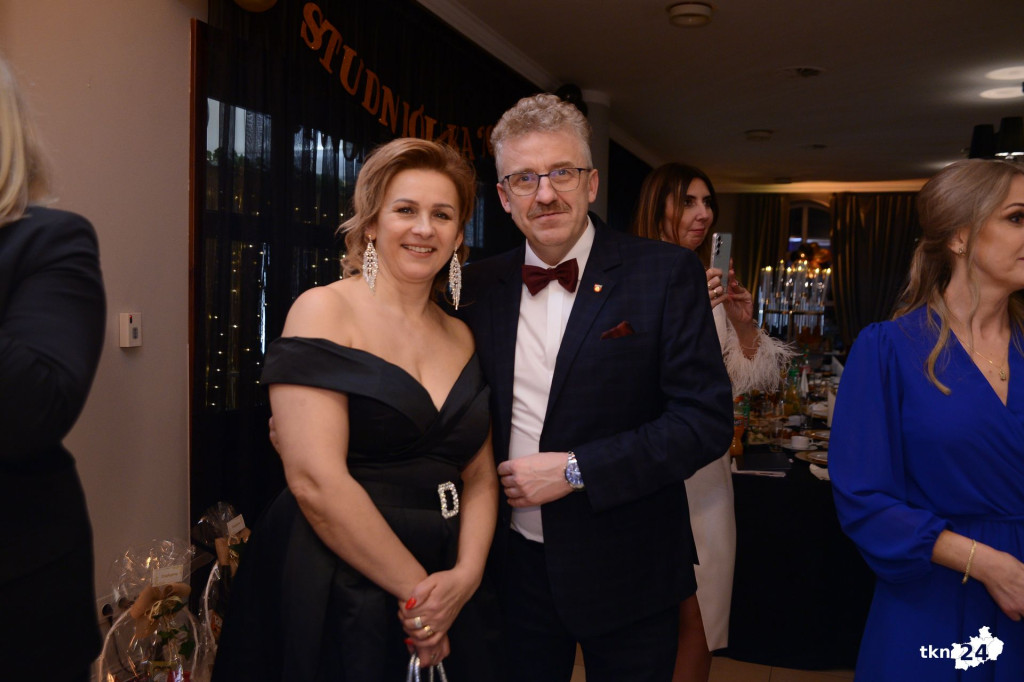 Bal na 200 osób. Wspaniała studniówka Nowego Ogólniaka [wideo, foto]