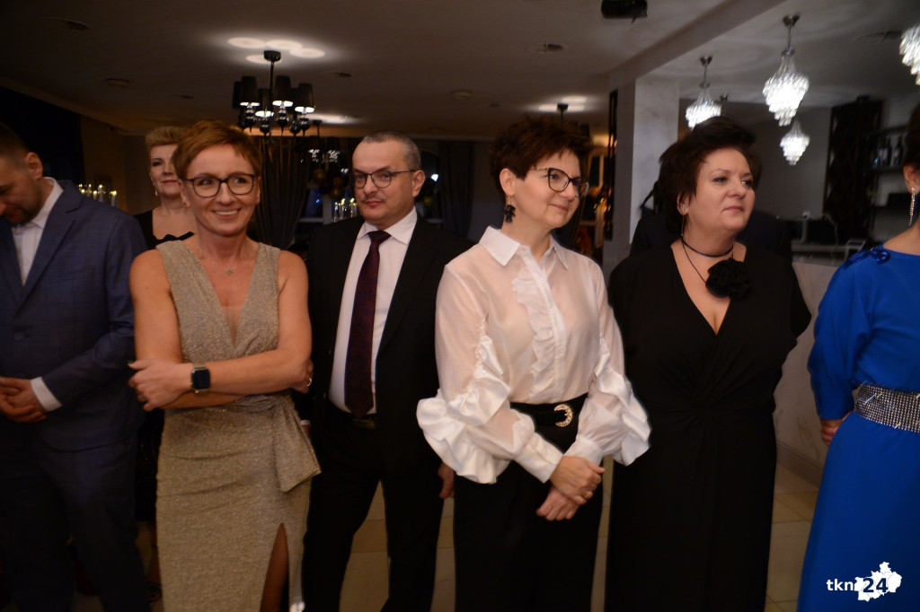 Bal na 200 osób. Wspaniała studniówka Nowego Ogólniaka [wideo, foto]