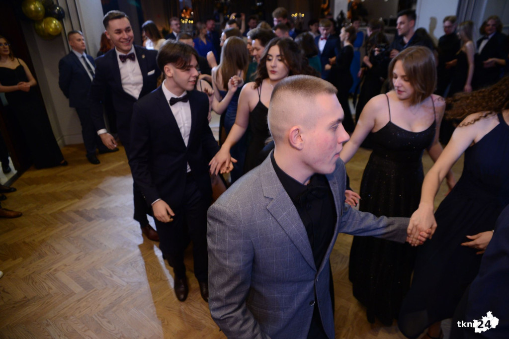 Bal na 200 osób. Wspaniała studniówka Nowego Ogólniaka [wideo, foto]