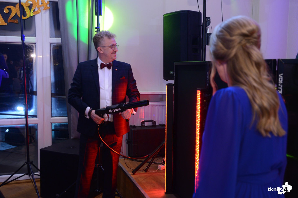 Bal na 200 osób. Wspaniała studniówka Nowego Ogólniaka [wideo, foto]