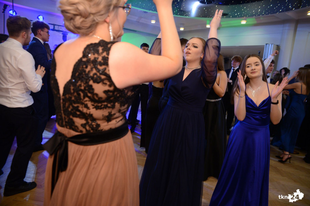 Bal na 200 osób. Wspaniała studniówka Nowego Ogólniaka [wideo, foto]