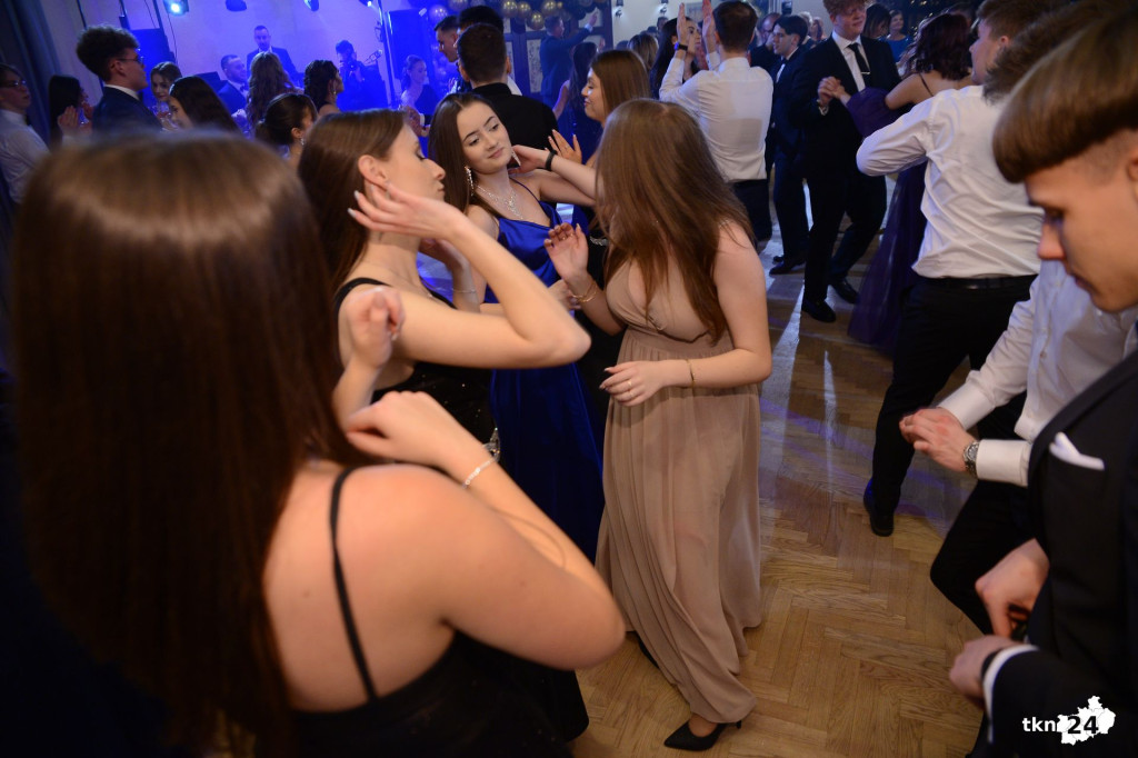Bal na 200 osób. Wspaniała studniówka Nowego Ogólniaka [wideo, foto]