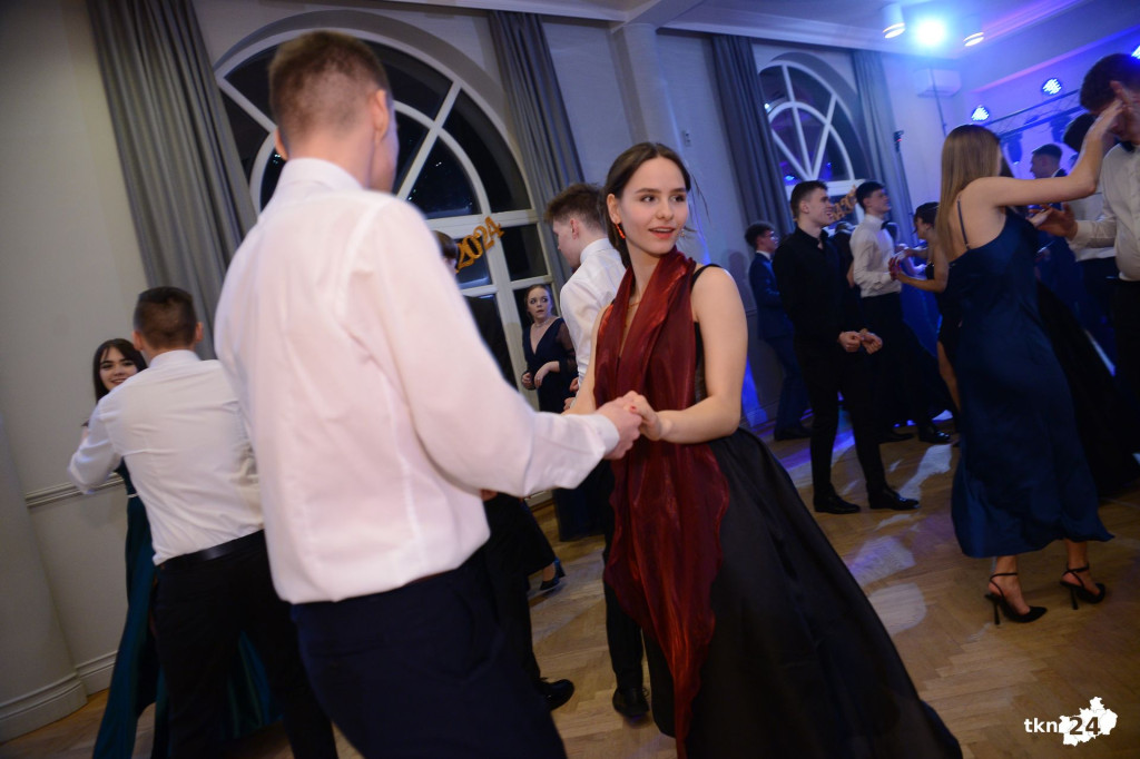 Bal na 200 osób. Wspaniała studniówka Nowego Ogólniaka [wideo, foto]