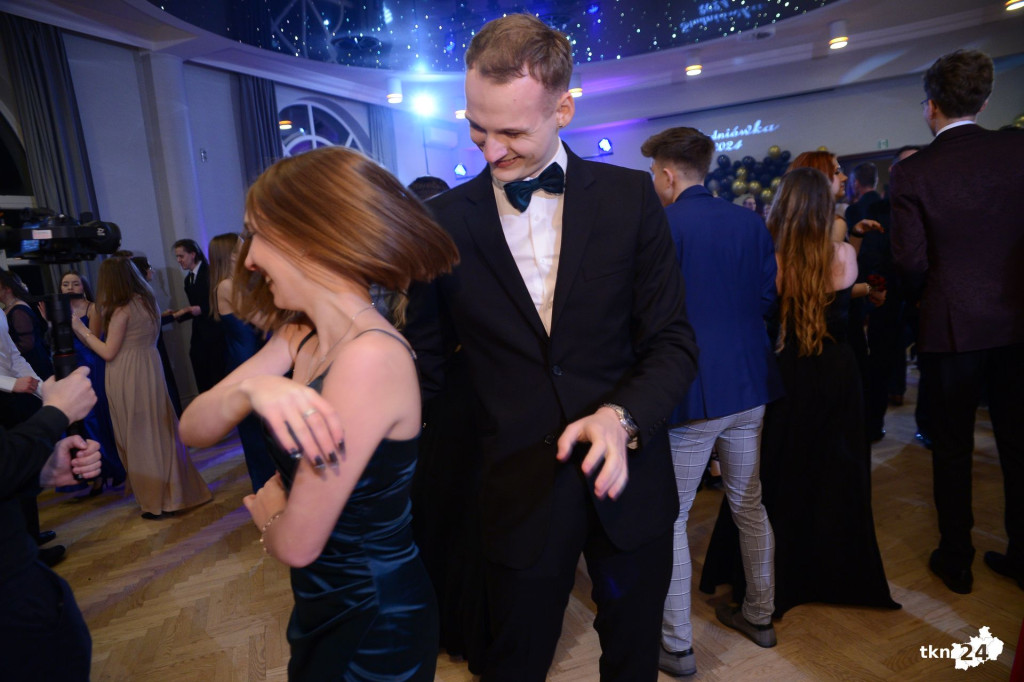 Bal na 200 osób. Wspaniała studniówka Nowego Ogólniaka [wideo, foto]