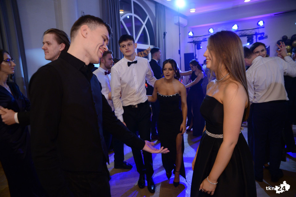 Bal na 200 osób. Wspaniała studniówka Nowego Ogólniaka [wideo, foto]