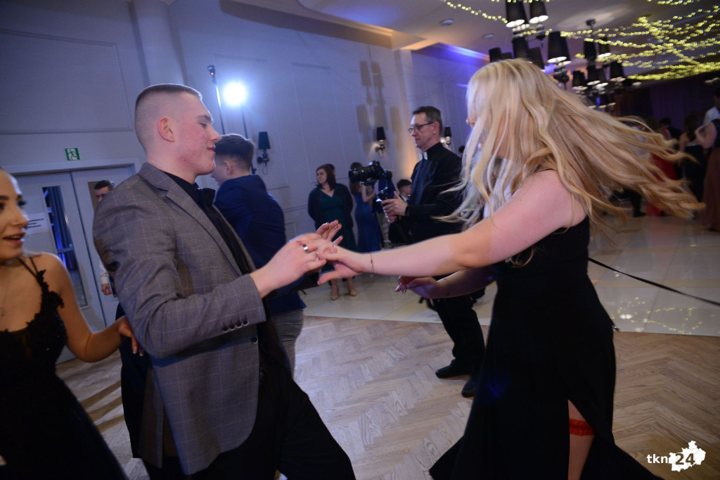 Bal na 200 osób. Wspaniała studniówka Nowego Ogólniaka [wideo, foto]