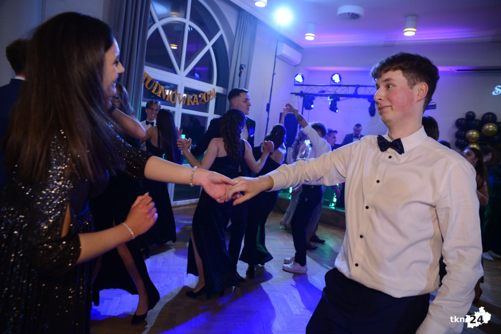 Bal na 200 osób. Wspaniała studniówka Nowego Ogólniaka [wideo, foto]