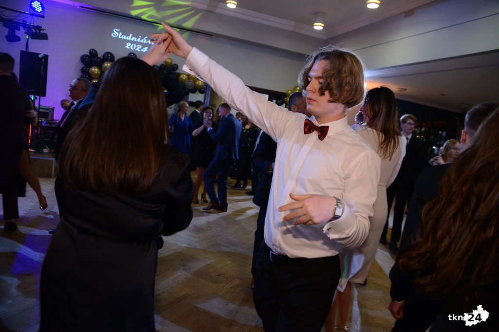 Bal na 200 osób. Wspaniała studniówka Nowego Ogólniaka [wideo, foto]
