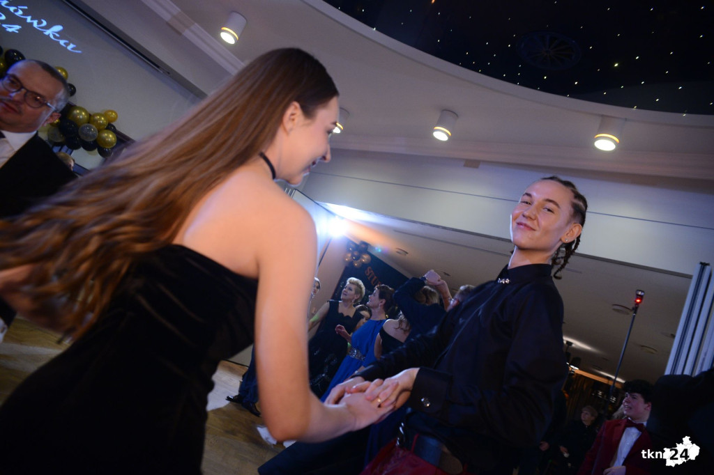 Bal na 200 osób. Wspaniała studniówka Nowego Ogólniaka [wideo, foto]