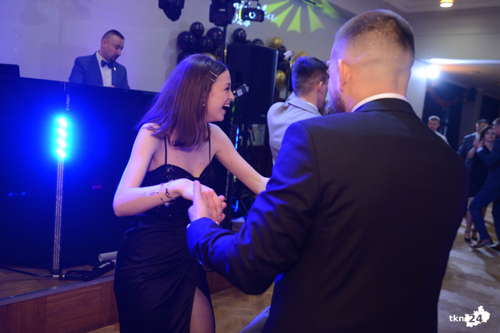 Bal na 200 osób. Wspaniała studniówka Nowego Ogólniaka [wideo, foto]