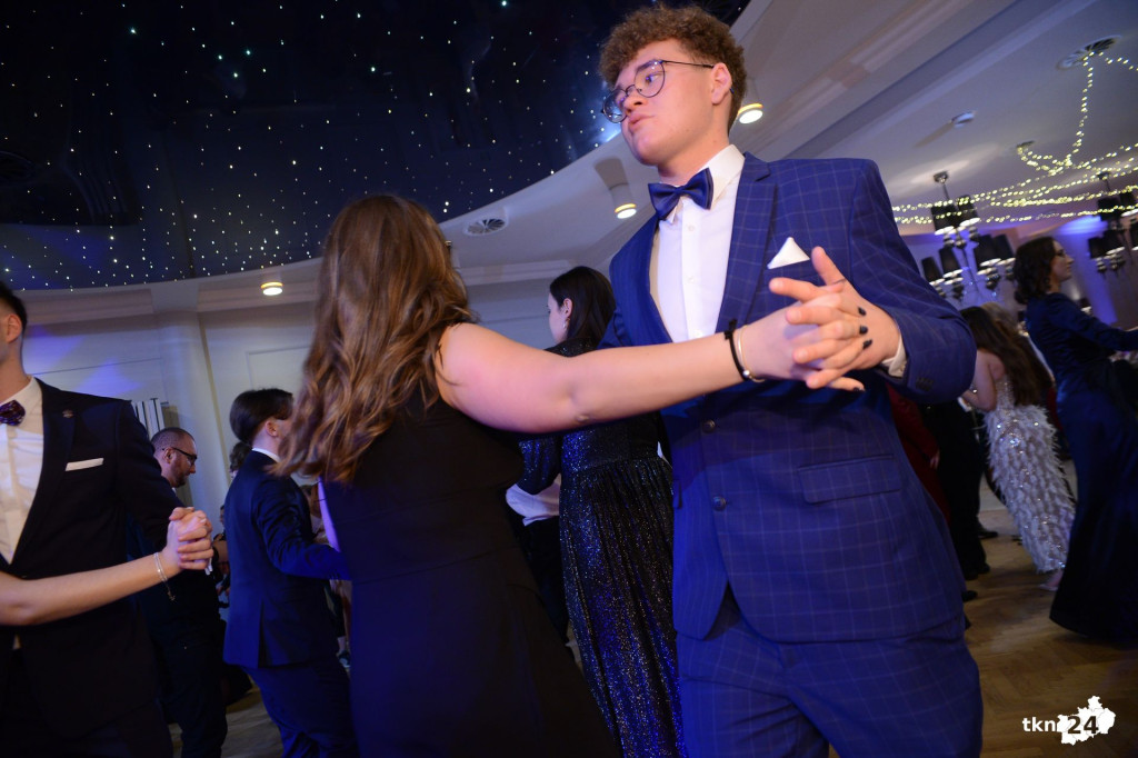 Bal na 200 osób. Wspaniała studniówka Nowego Ogólniaka [wideo, foto]