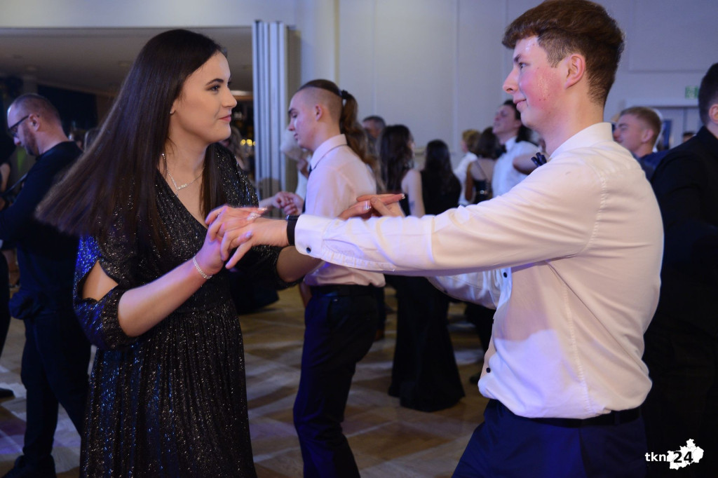 Bal na 200 osób. Wspaniała studniówka Nowego Ogólniaka [wideo, foto]