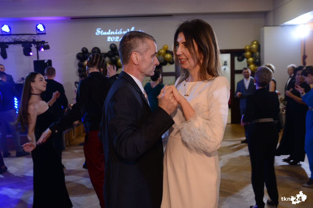 Bal na 200 osób. Wspaniała studniówka Nowego Ogólniaka [wideo, foto]