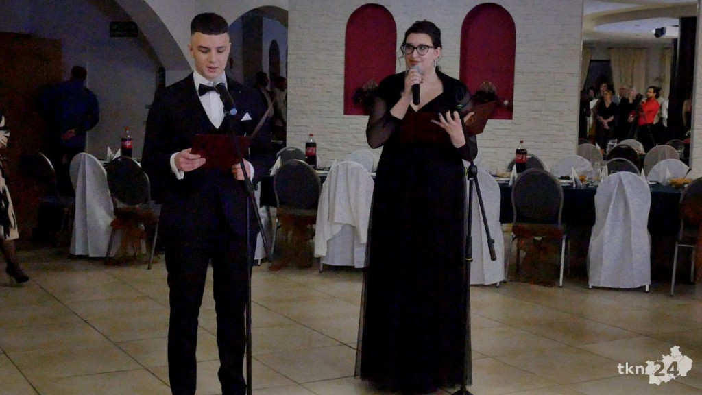 Studniówka 2024 maturzystów ze Stąporkowa [wideo, zdjęcia]