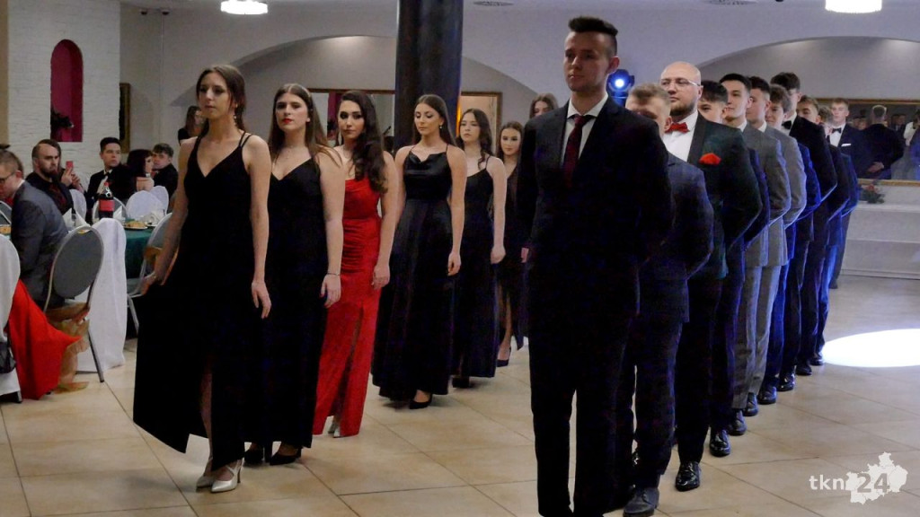 Studniówka 2024 maturzystów ze Stąporkowa [wideo, zdjęcia]