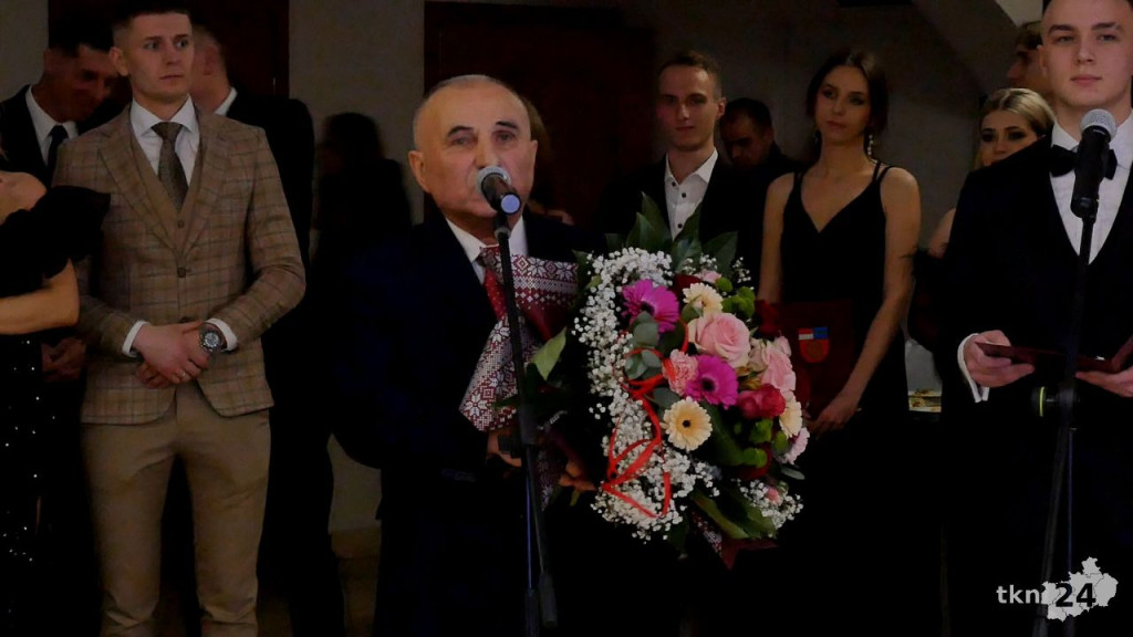 Studniówka 2024 maturzystów ze Stąporkowa [wideo, zdjęcia]