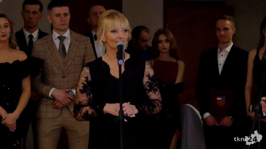 Studniówka 2024 maturzystów ze Stąporkowa [wideo, zdjęcia]