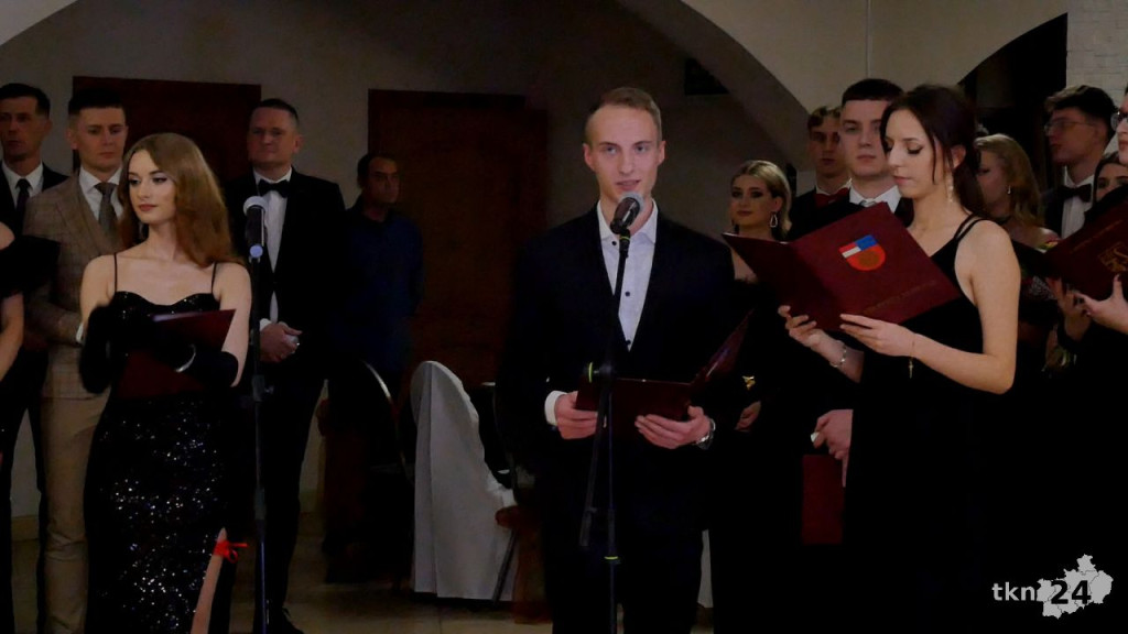 Studniówka 2024 maturzystów ze Stąporkowa [wideo, zdjęcia]