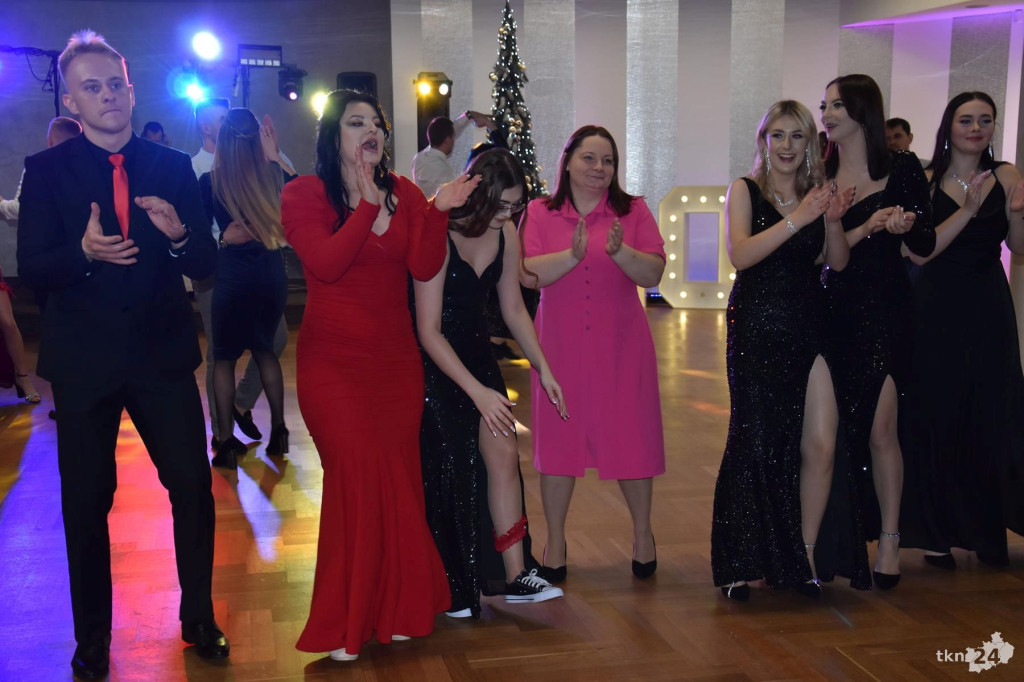 Studniówka ZDZ w Końskich po kilku latach przerwy [wideo, zdjęcia]