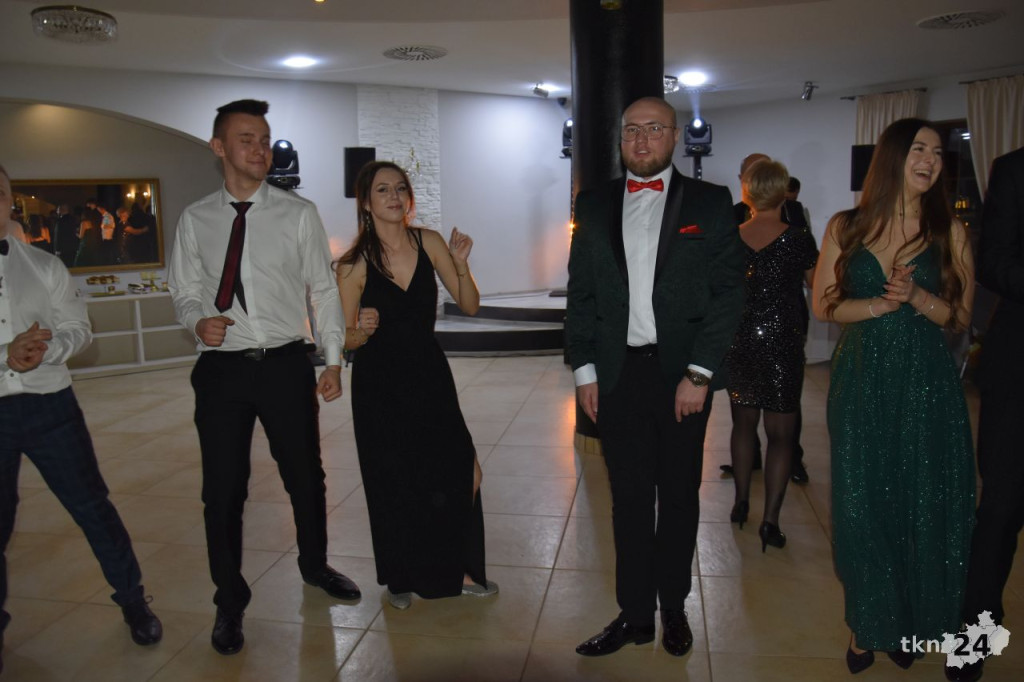 Studniówka 2024 maturzystów ze Stąporkowa [wideo, zdjęcia]