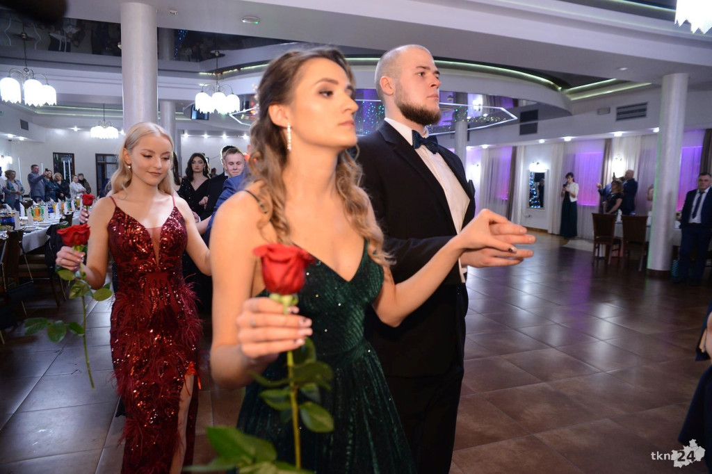 Studniówka ZDZ w Końskich po kilku latach przerwy [wideo, zdjęcia]