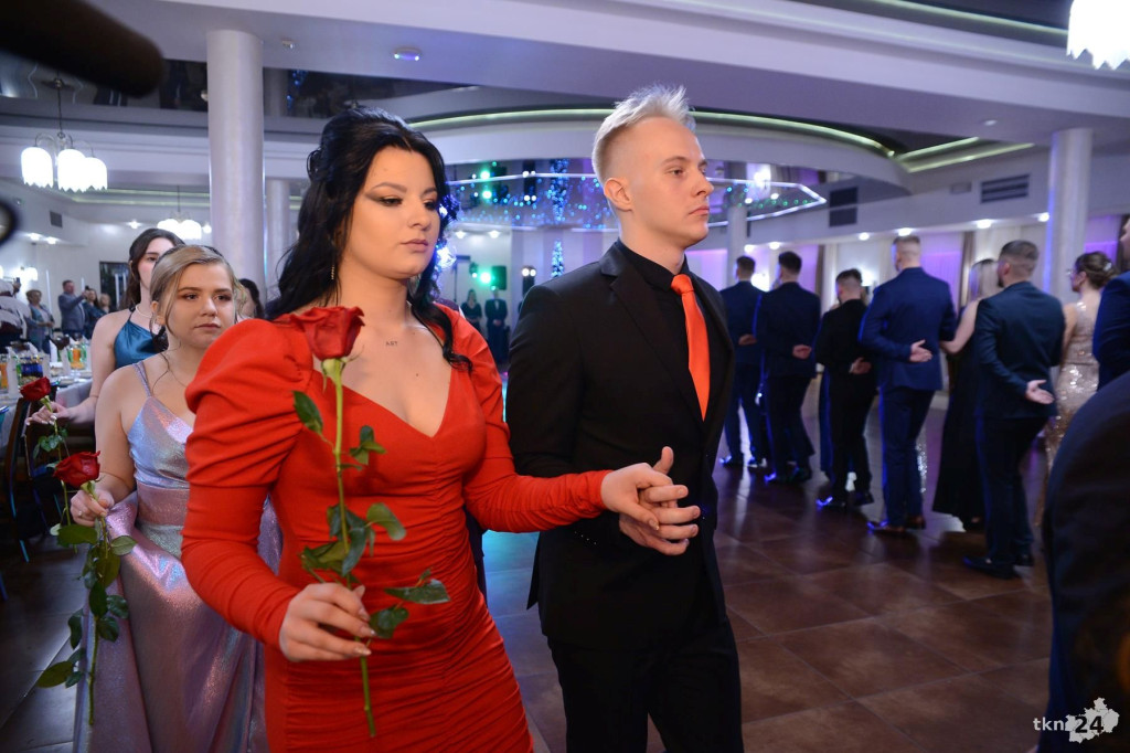 Studniówka ZDZ w Końskich po kilku latach przerwy [wideo, zdjęcia]