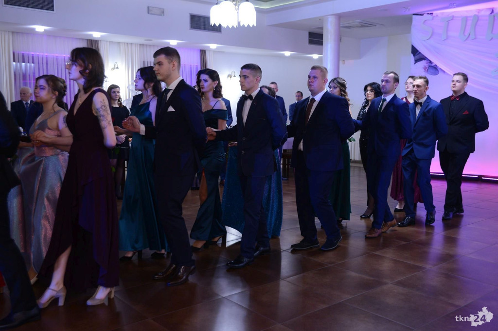 Studniówka ZDZ w Końskich po kilku latach przerwy [wideo, zdjęcia]