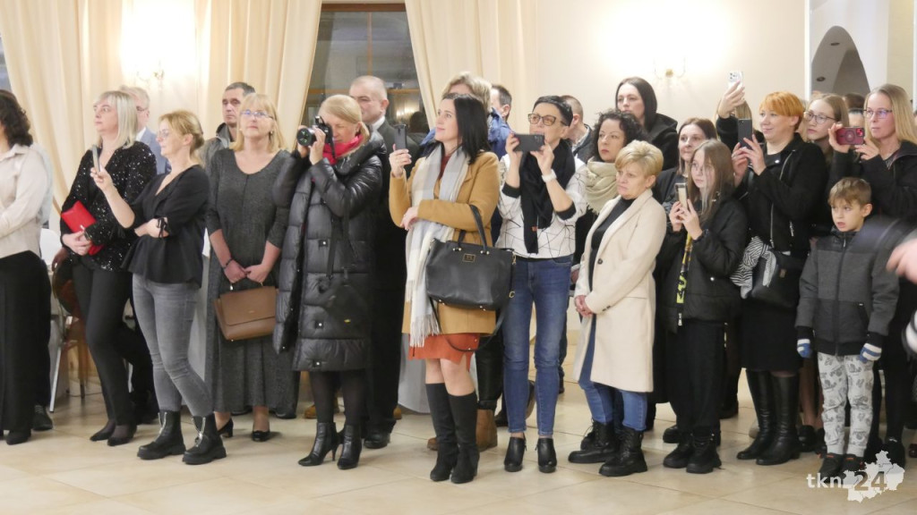 Studniówka 2024 maturzystów ze Stąporkowa [wideo, zdjęcia]