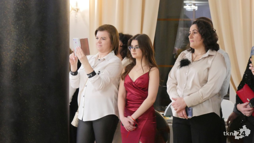 Studniówka 2024 maturzystów ze Stąporkowa [wideo, zdjęcia]