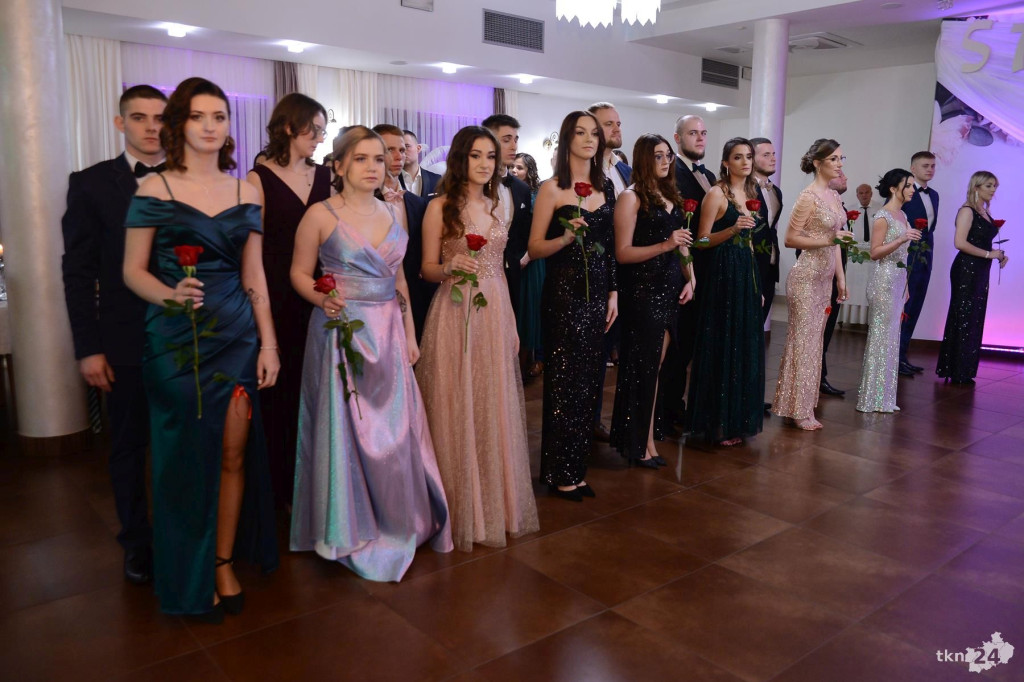Studniówka ZDZ w Końskich po kilku latach przerwy [wideo, zdjęcia]
