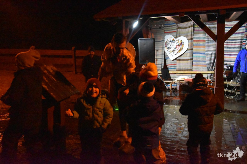 Z pochodniami przeszli przez Cisownik dla WOŚP [wideo, zdjęcia]