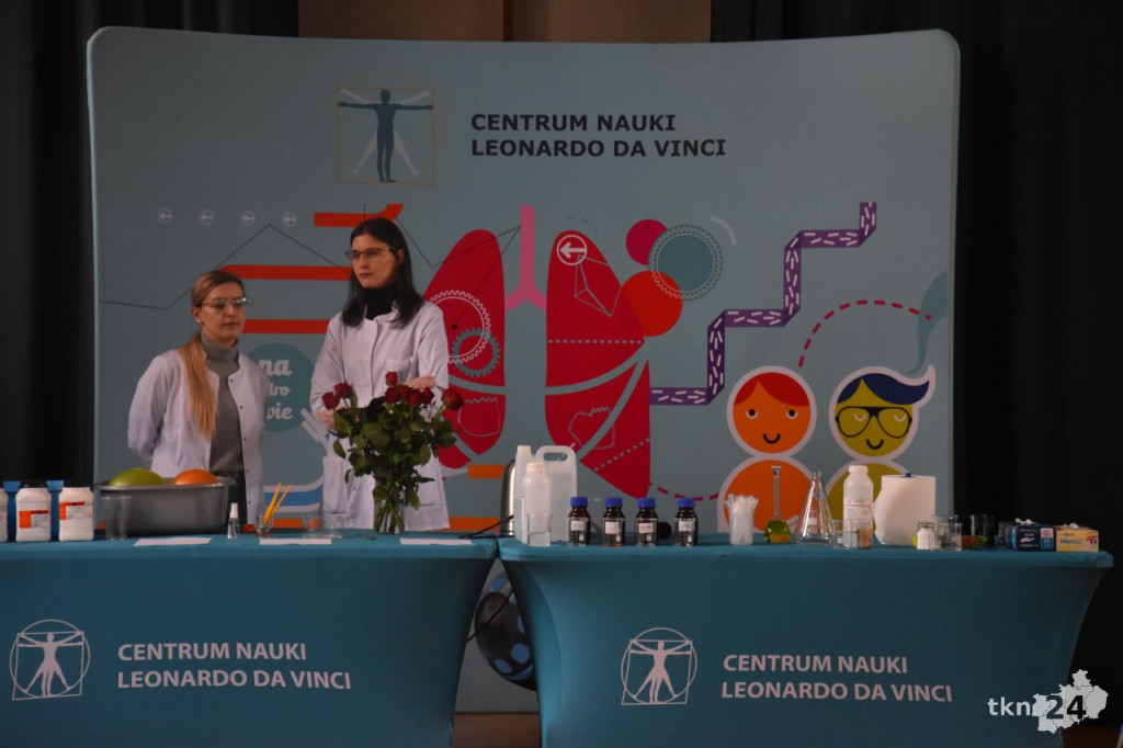 Eksperymenty chemiczne dla przedszkolaków i licealistów [wideo, zdjęcia]