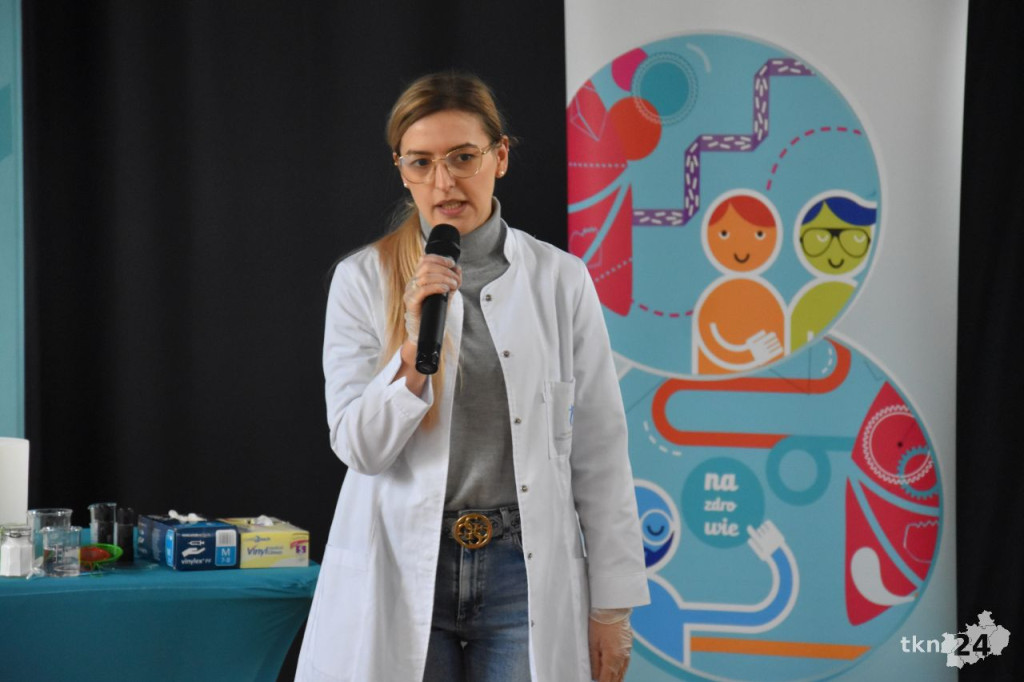 Eksperymenty chemiczne dla przedszkolaków i licealistów [wideo, zdjęcia]