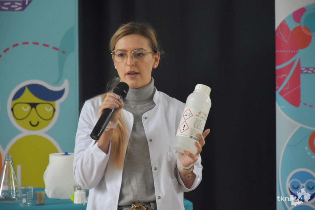 Eksperymenty chemiczne dla przedszkolaków i licealistów [wideo, zdjęcia]