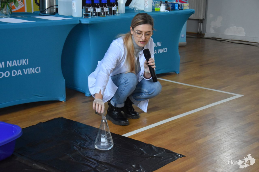 Eksperymenty chemiczne dla przedszkolaków i licealistów [wideo, zdjęcia]