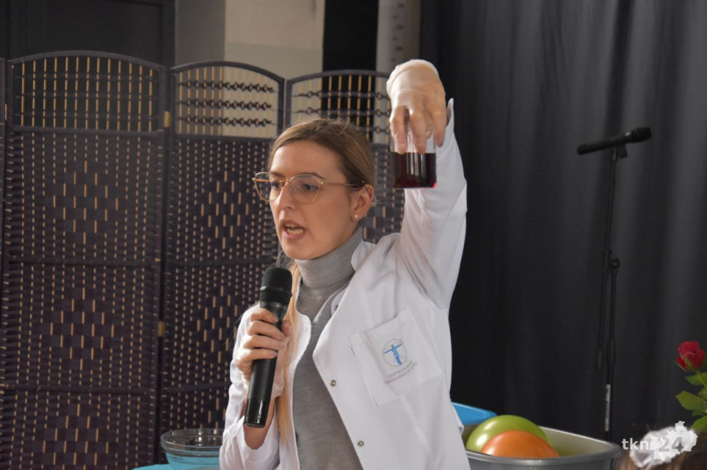 Eksperymenty chemiczne dla przedszkolaków i licealistów [wideo, zdjęcia]
