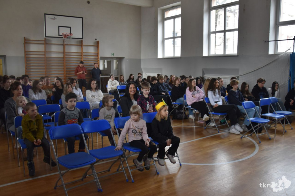 Eksperymenty chemiczne dla przedszkolaków i licealistów [wideo, zdjęcia]