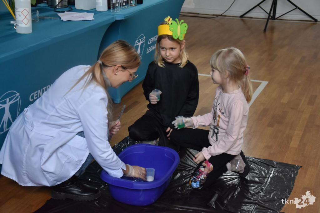 Eksperymenty chemiczne dla przedszkolaków i licealistów [wideo, zdjęcia]