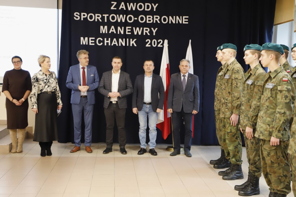 Manewry klas mundurowych w koneckim Mechaniku [zdjęcia]