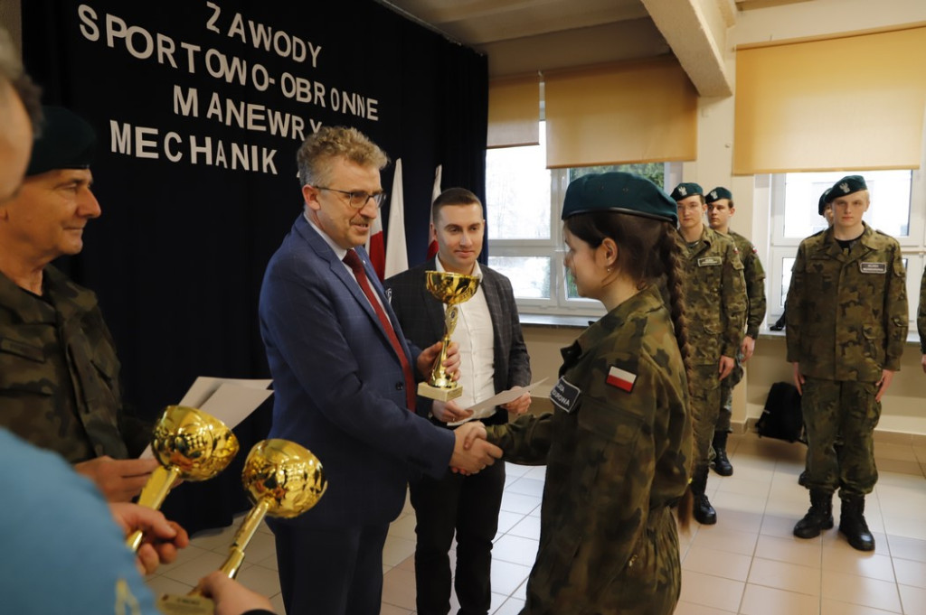 Manewry klas mundurowych w koneckim Mechaniku [zdjęcia]