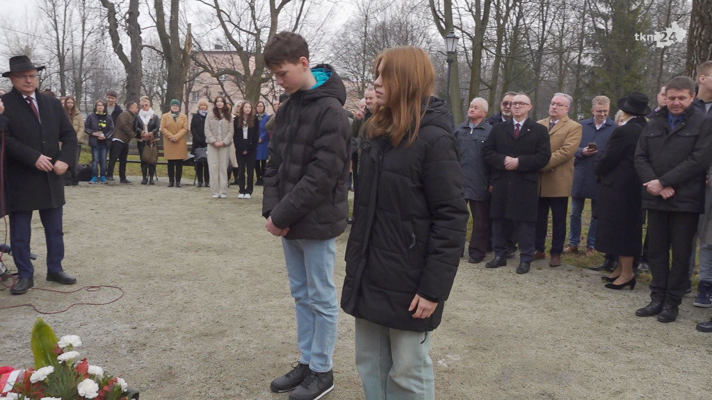 W hołdzie ofiarom komunistycznego terroru. Nową tablicą upamiętnili Żołnierzy Wyklętych [wideo, zdjęcia]
