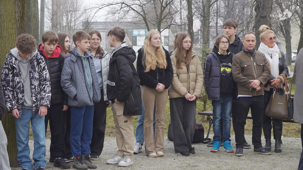 W hołdzie ofiarom komunistycznego terroru. Nową tablicą upamiętnili Żołnierzy Wyklętych [wideo, zdjęcia]