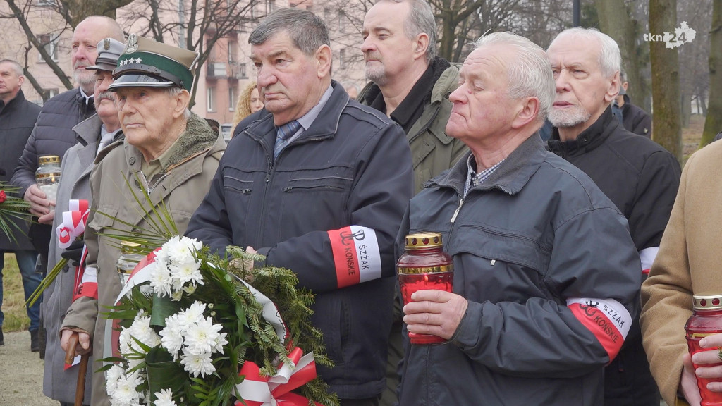 W hołdzie ofiarom komunistycznego terroru. Nową tablicą upamiętnili Żołnierzy Wyklętych [wideo, zdjęcia]