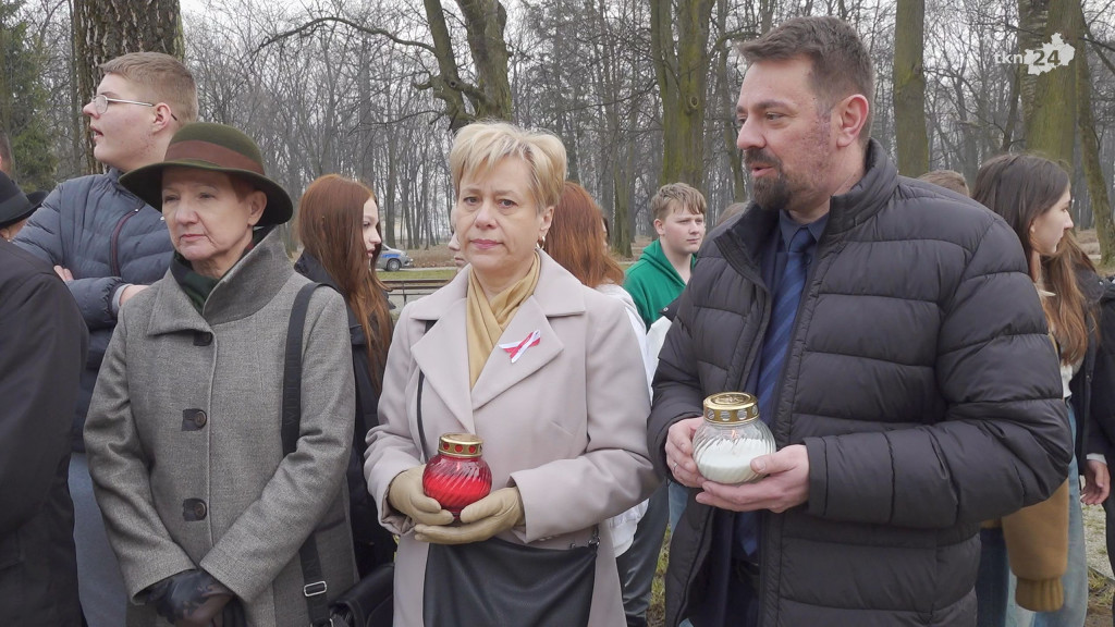 W hołdzie ofiarom komunistycznego terroru. Nową tablicą upamiętnili Żołnierzy Wyklętych [wideo, zdjęcia]
